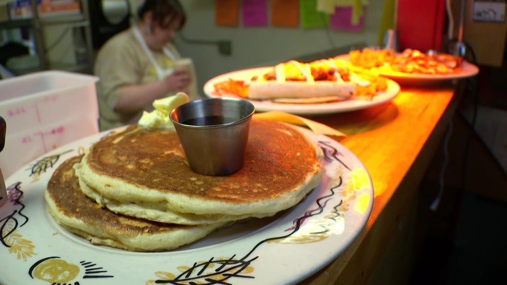 Modern Times Cafe closing at end of year after providing 30,000 free meals in wake of ICE surge — WCCO / CBS Minnesota, Prior Lake Dining news