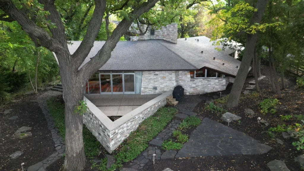 Home designed by iconic architect Frank Lloyd Wright now on the market — WCCO / CBS Minnesota, Prior Lake Real Estate news