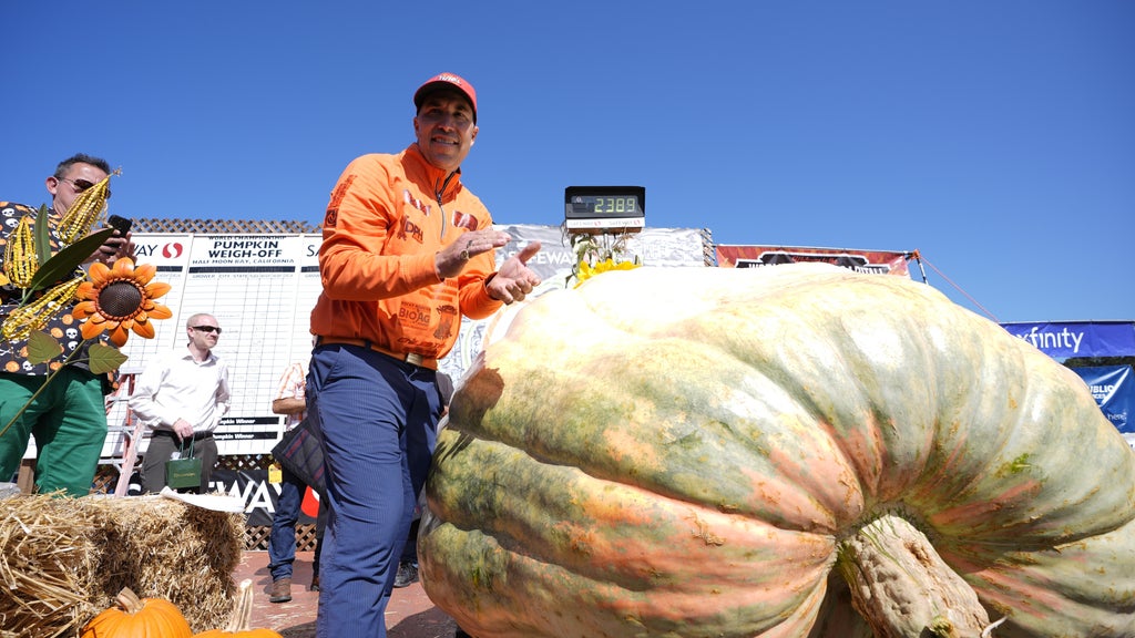 Minnesota man drives hauls giant pumpkin over 2,000 miles to California competition — WCCO / CBS Minnesota, Prior Lake Community news