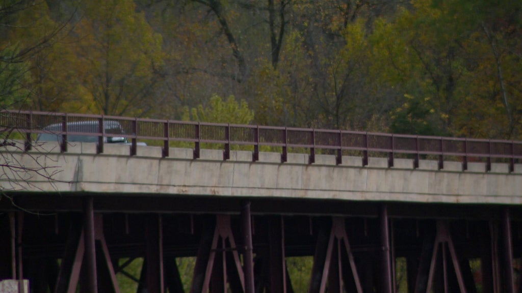 Businesses near Osceola brace as Highway 243 bridge set to close — WCCO / CBS Minnesota, Prior Lake Business news