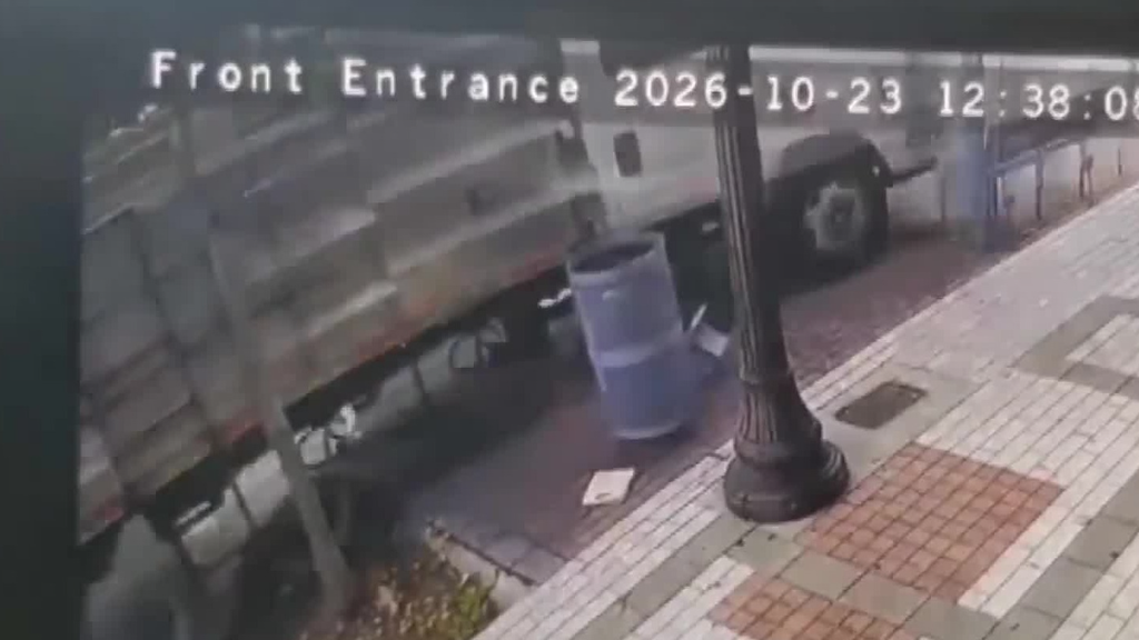 Landscaping truck crashes into bus bench, 3 North Miami businesses, sending 2 passengers to the hospital — CBS Miami, Prior Lake Real Estate news