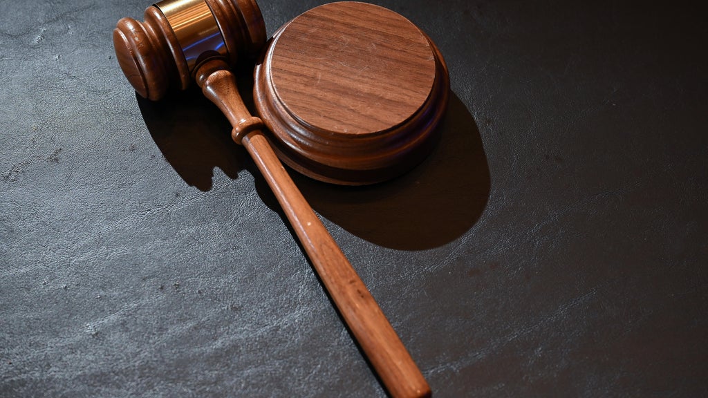 Man tried to pull woman out of her St. Paul apartment window, charges say — WCCO / CBS Minnesota, Prior Lake Health news