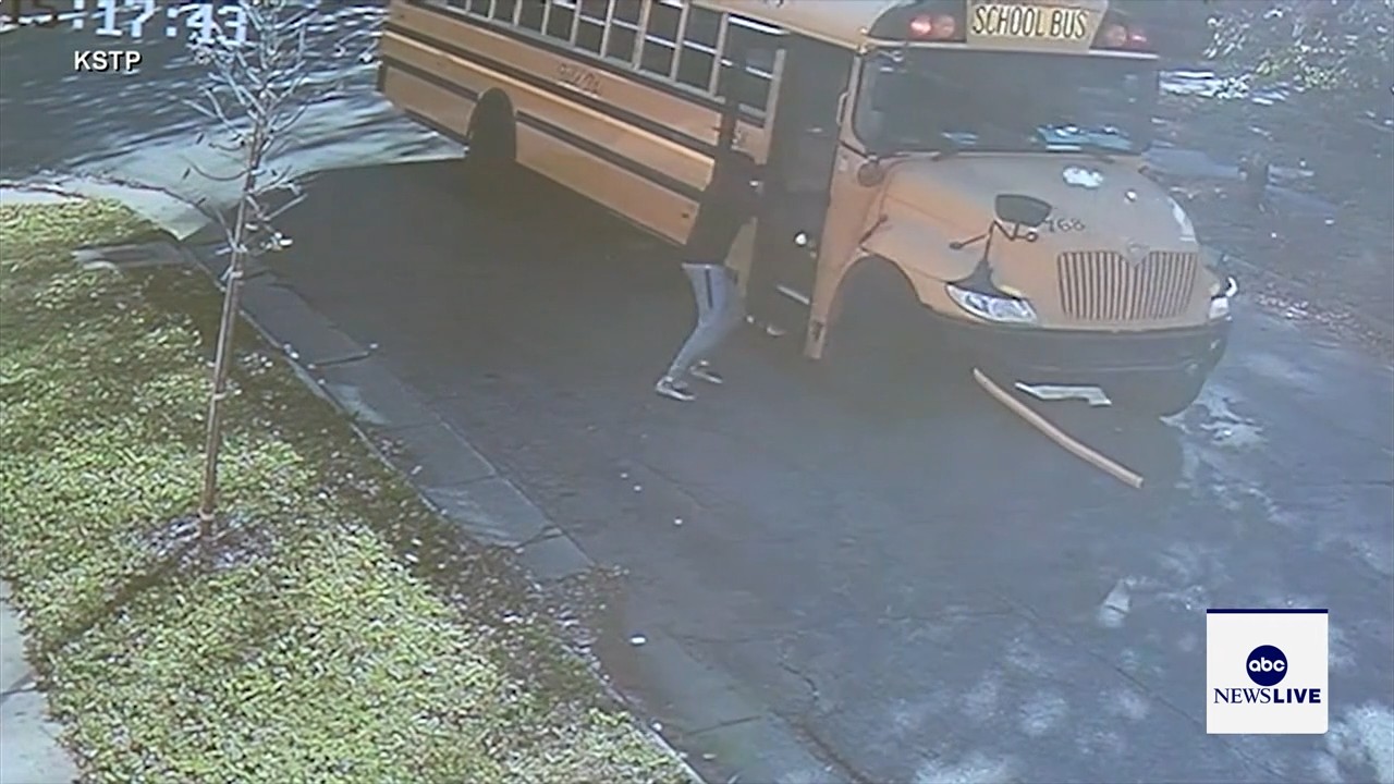 27-year-old Minnesota man credited for saving kids, driver in runaway school bus
— ABC 7 Bay Area