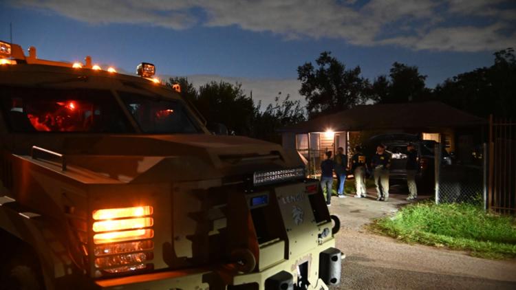 FBI, SWAT conducting operations at multiple Houston-area locations — KHOU 11 (Houston), Prior Lake Sports news