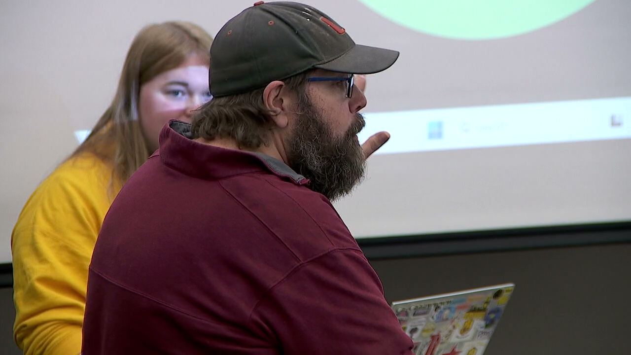 How to talk politics with family: Minnesota debate coach shares tips — FOX 9, Prior Lake Sports news