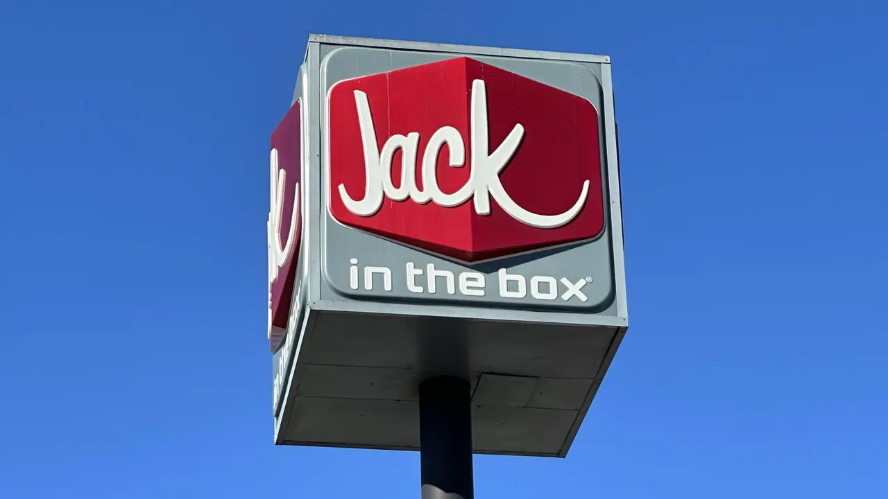 Scalding hot coffee thrown into fast-food manager’s face by angry customer, DA says — Prior Lake Dining news